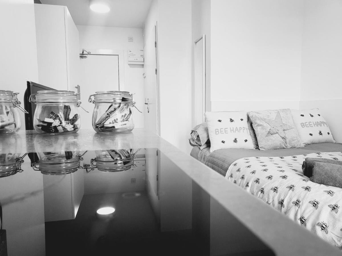 Apartment Theatre House 62 *